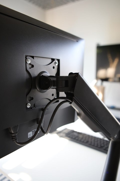 SAVIO UCHWYT BIURKOWY NA MONITOR 17''-32'', 2-9 KG, NA SPRĘŻYNIE GAZOWEJ UM-01