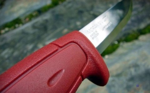 Nóż Morakniv BASIC 511 - Carbon Steel - Czerwony